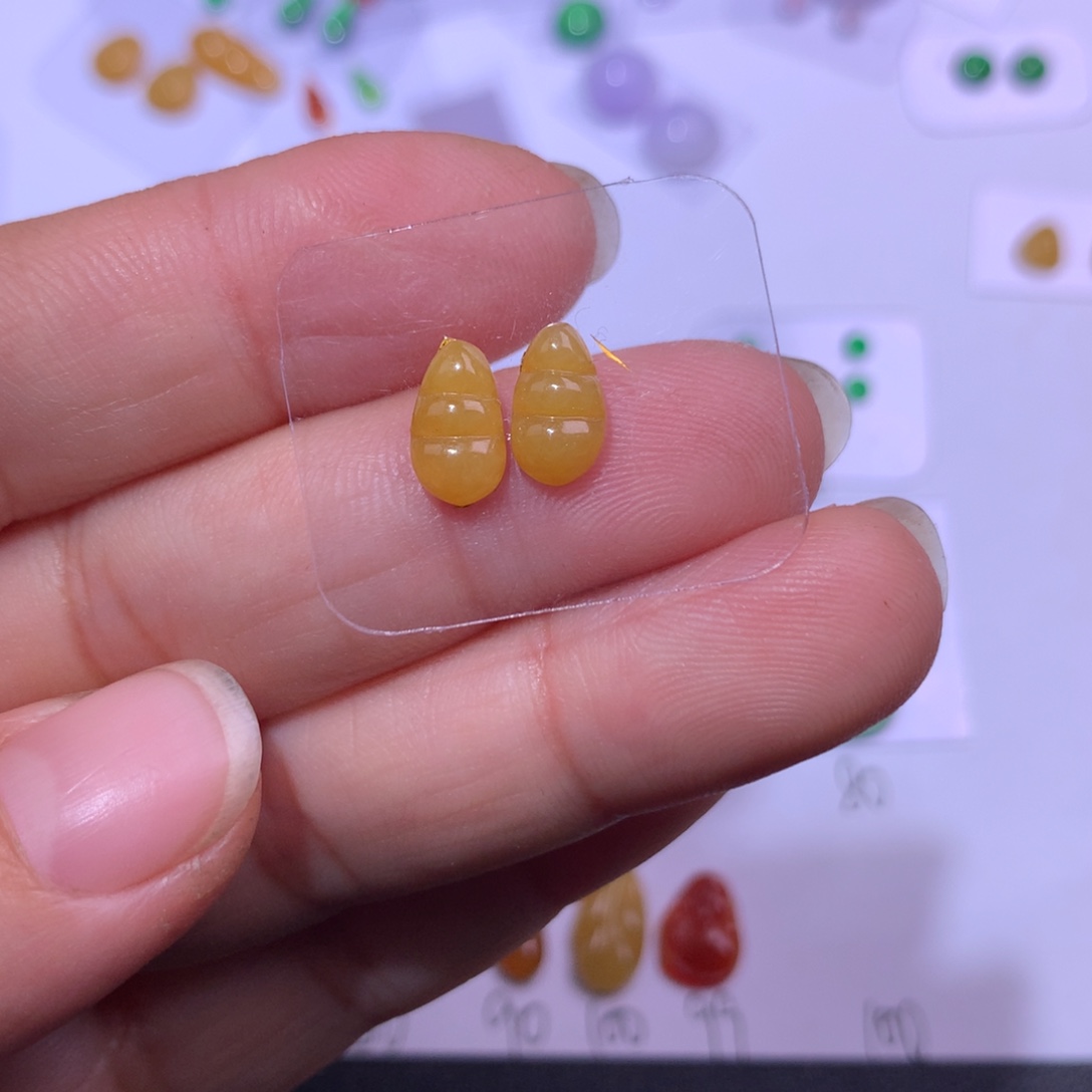 翡翠未镶嵌颈饰豆