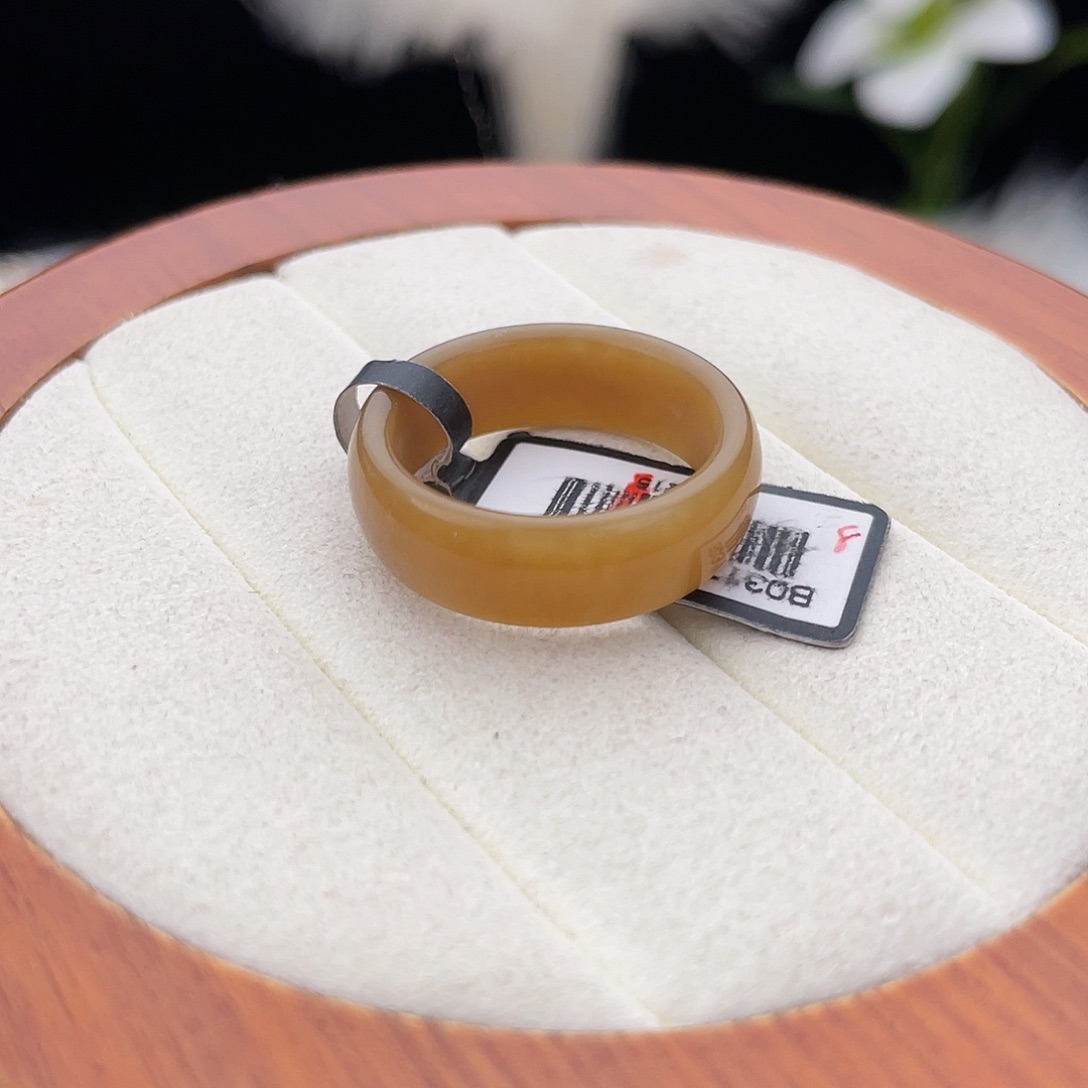 和田玉未镶嵌戒指l 焦糖轮胎。18.9。不退换