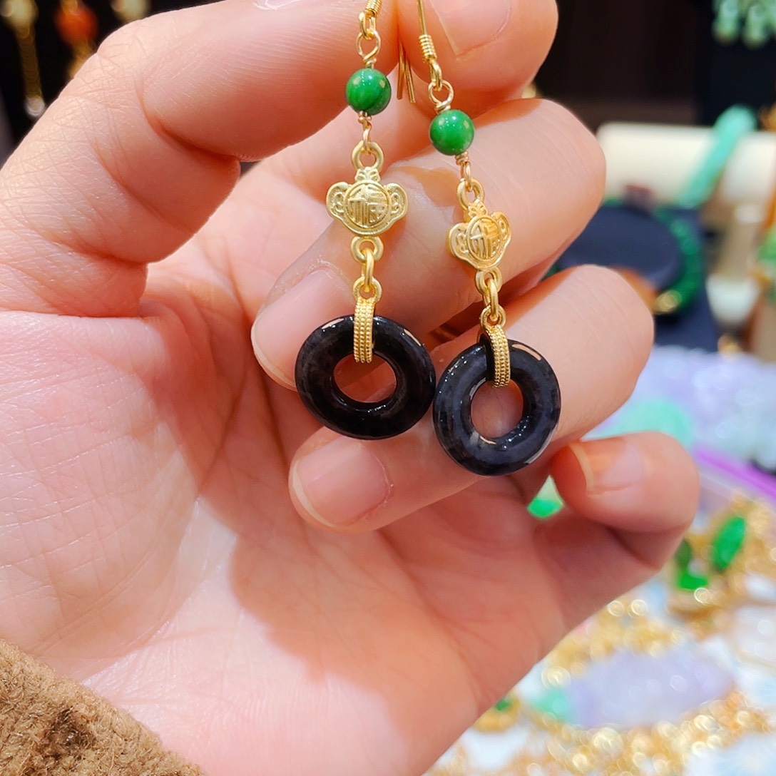 翡翠颈饰未镶嵌耳坠