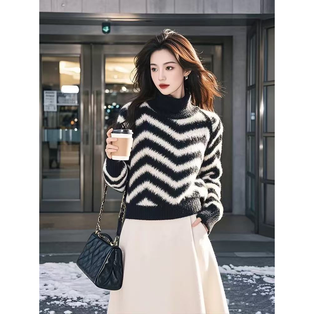 2024新款独特漂亮慵懒风高级感条纹设计感宽松外穿套头女冬季