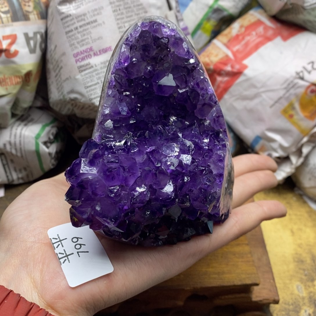 紫晶乌拉圭未镶嵌