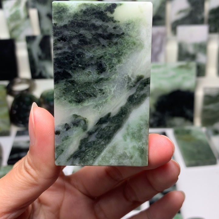 独山玉颈饰未镶嵌