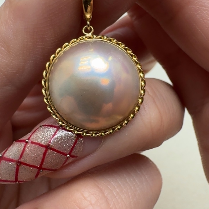 拼合珍珠（马贝珠）颈饰18K金镶嵌