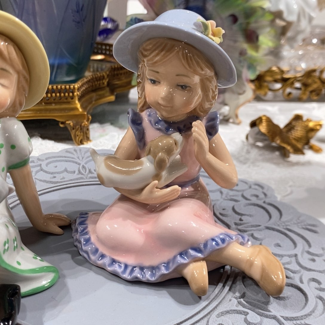 摆件0163骨瓷抱狗女孩摆件