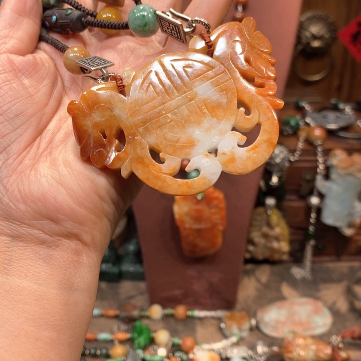 翡翠吊坠(赠链)未镶嵌