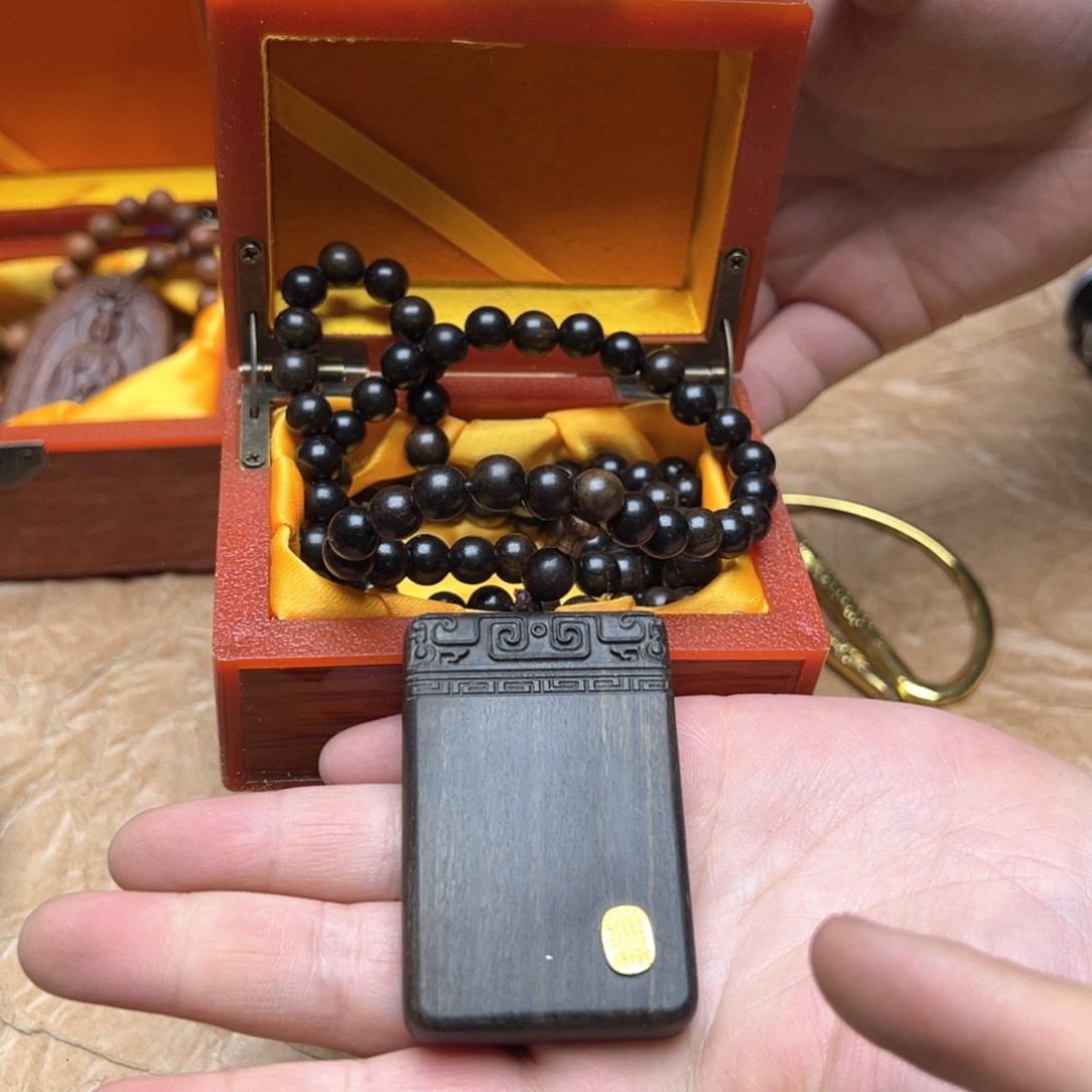 大叶紫檀（黑酸枝木类）