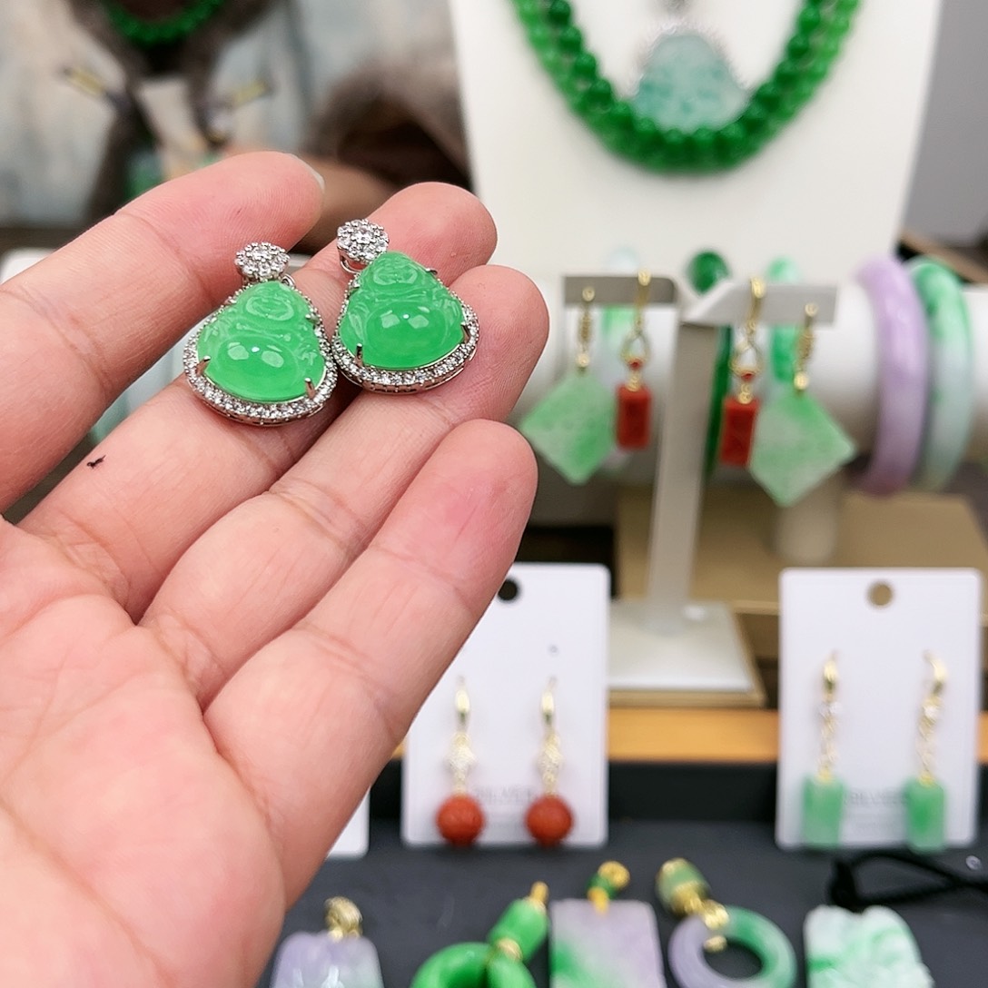 翡翠颈饰未镶嵌我