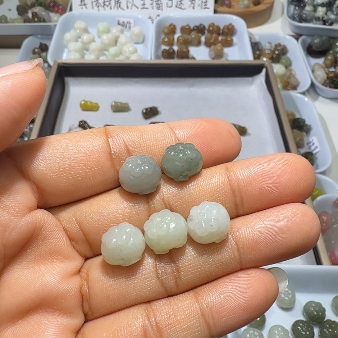 鼓***ᗢ和田玉未镶嵌珠宝奇石