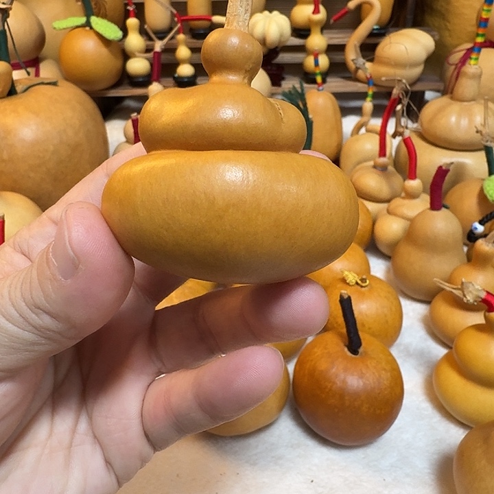 向****大叶紫檀（黑酸枝木类）