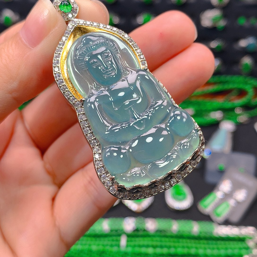 翡翠未镶嵌颈饰观音