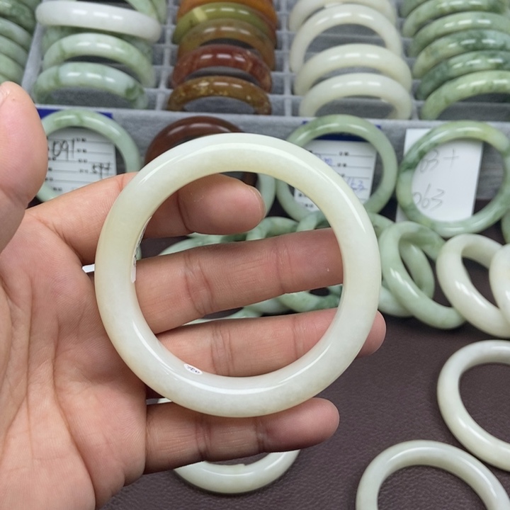 蛇纹石玉手镯未镶嵌小*虹