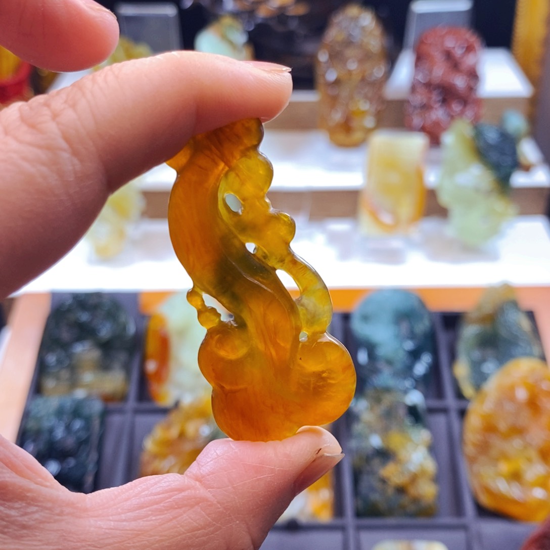 蛇纹石玉颈饰未镶嵌