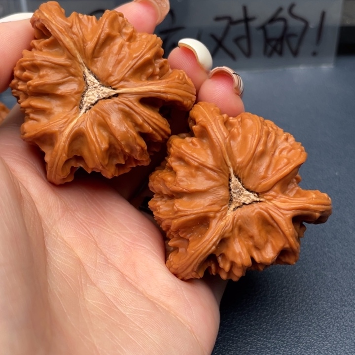 麻***芋文玩核桃吊坠白狮子