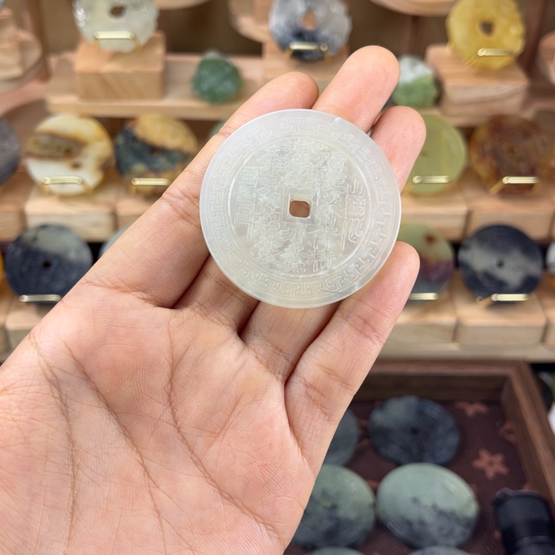 山***斧蛇纹石玉未镶嵌颈饰