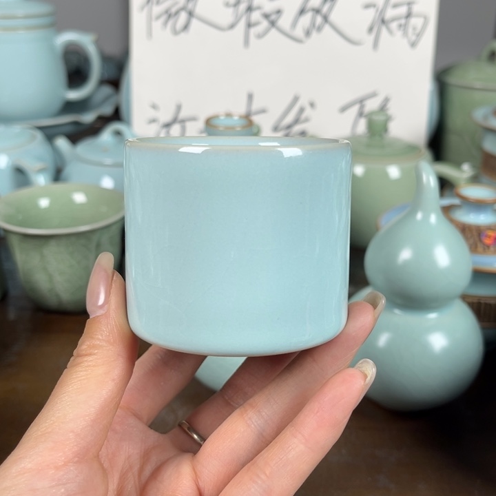 在***上天青色直口扳指杯不完完美