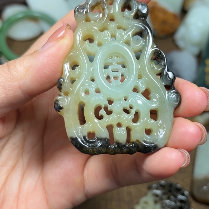 木***໒和田玉未镶嵌颈饰