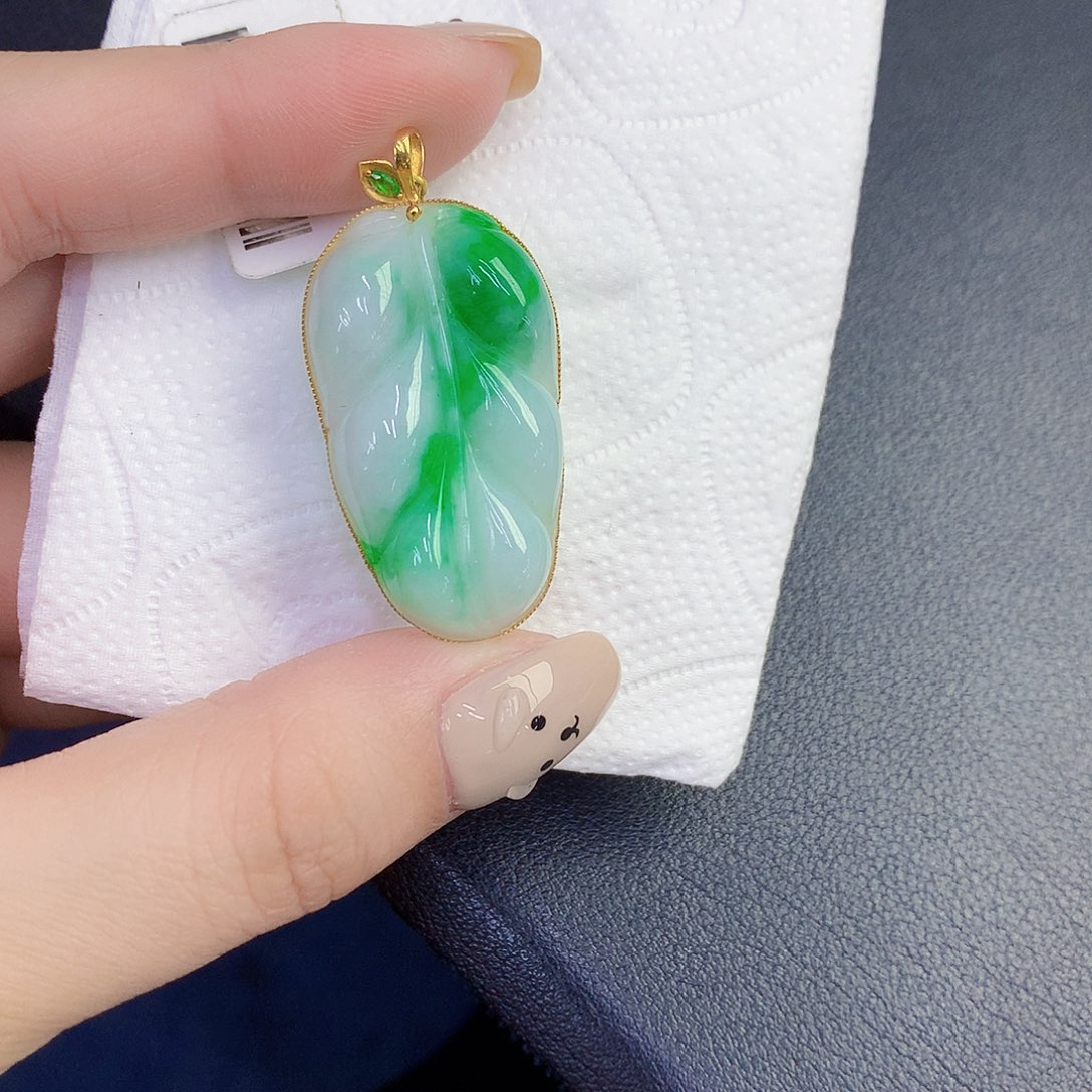 翡翠18K金镶嵌颈饰0000000000000