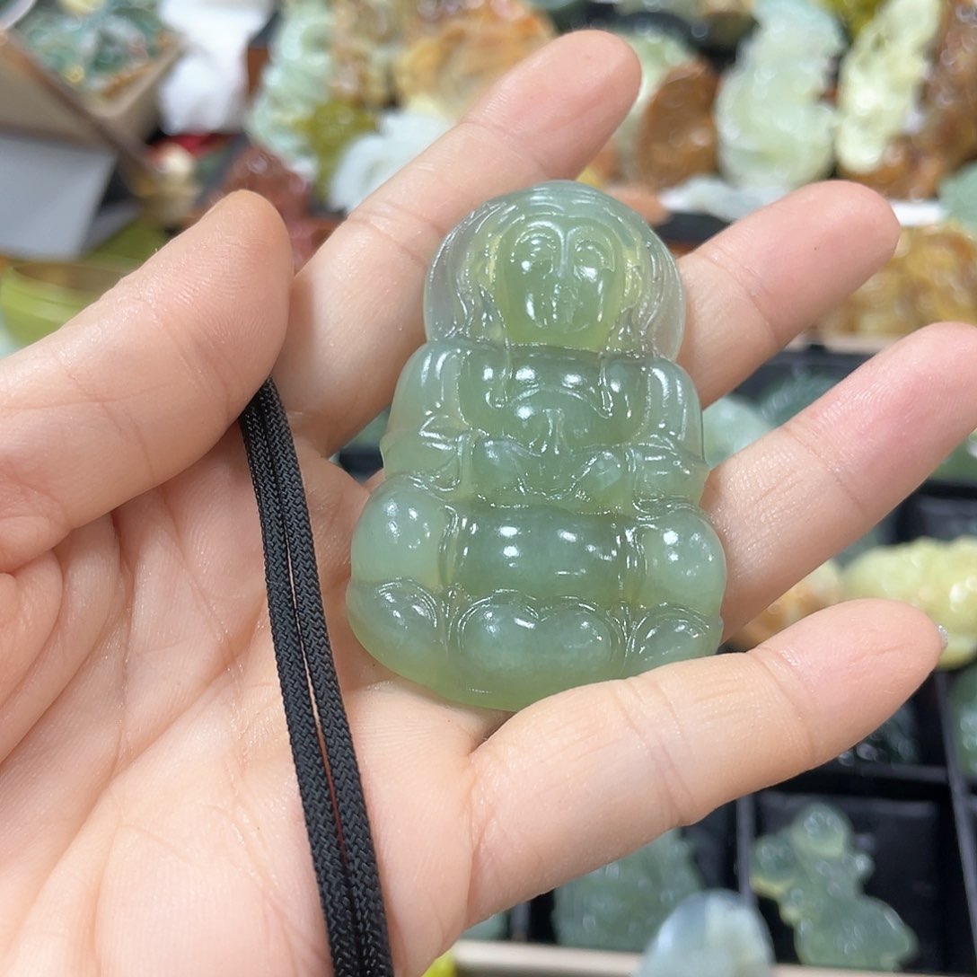 蛇纹石玉颈饰未镶嵌