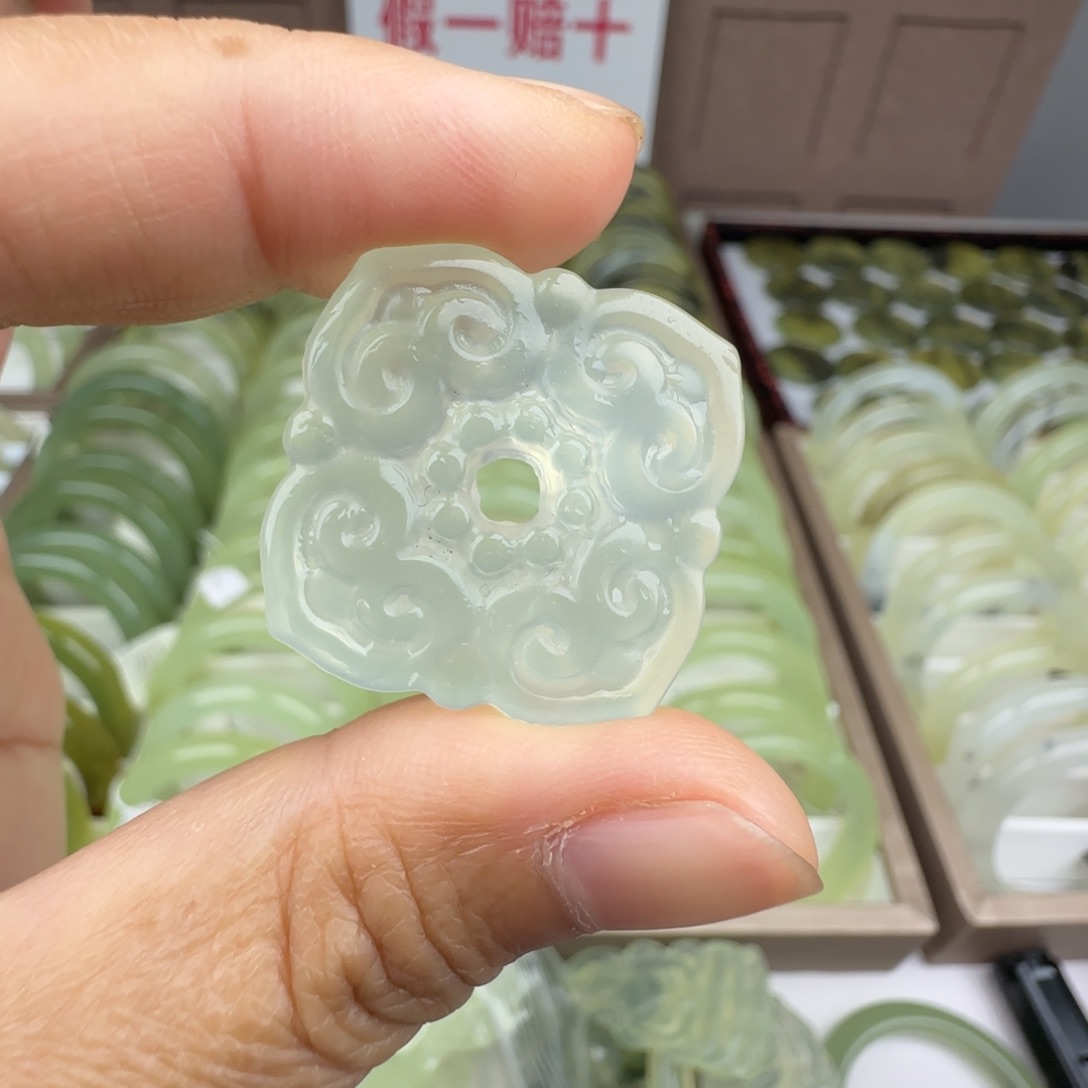 蛇纹石玉未镶嵌颈饰