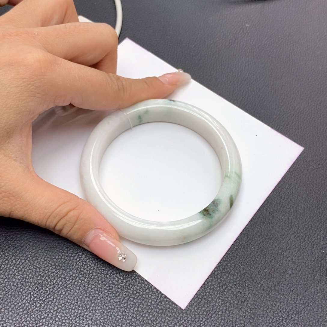 翡翠手镯未镶嵌58圈口