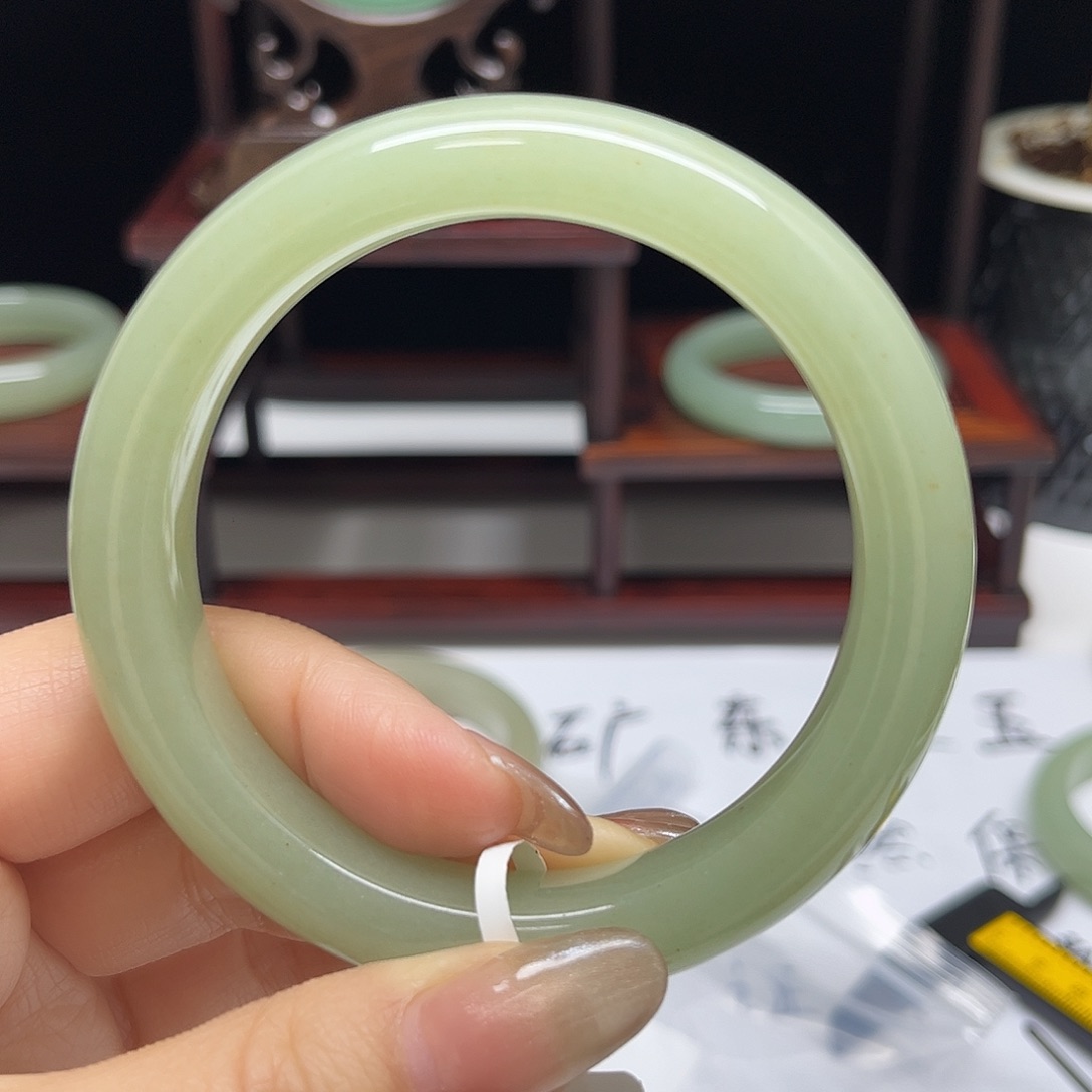 东陵石未镶嵌手镯