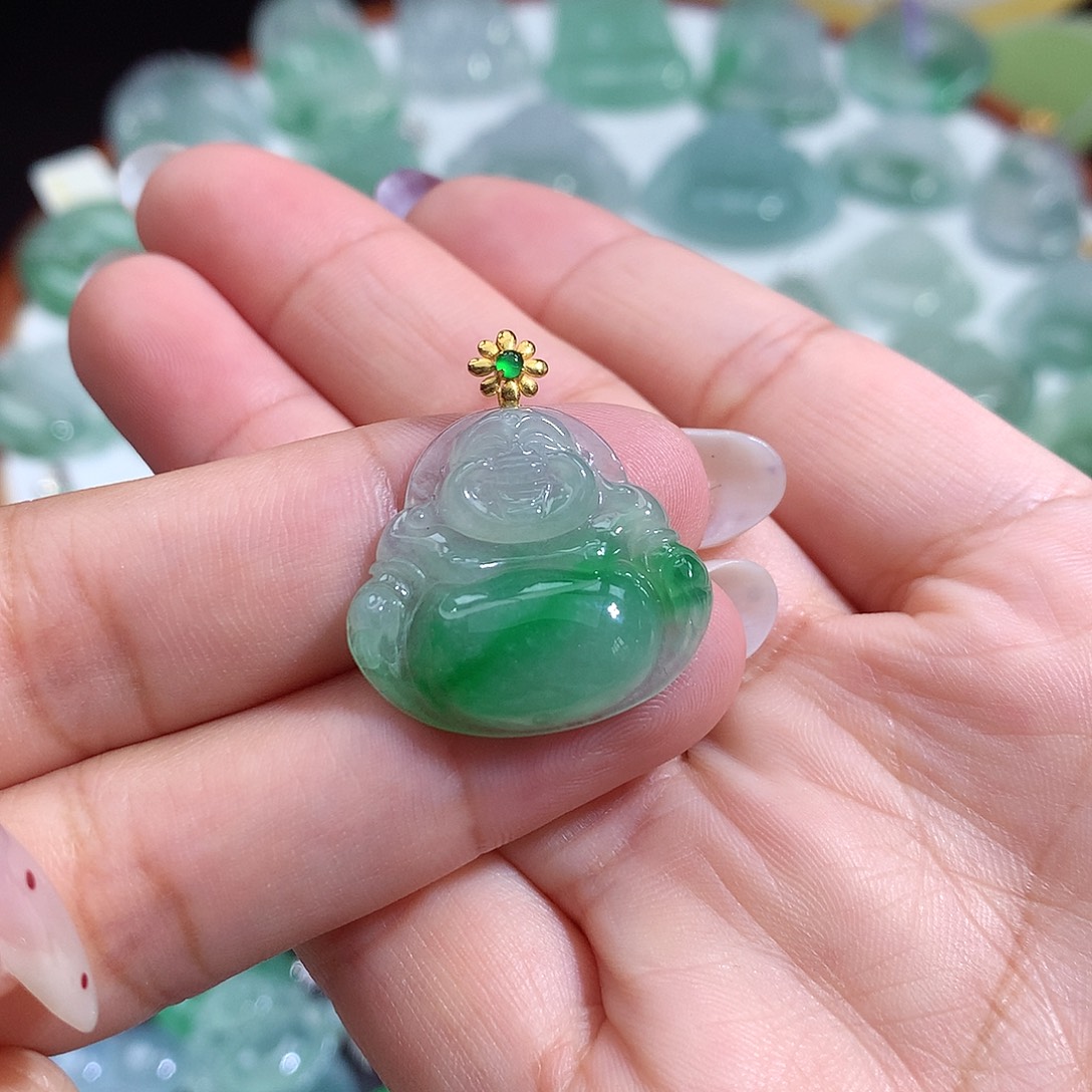 翡翠未镶嵌颈饰佛公