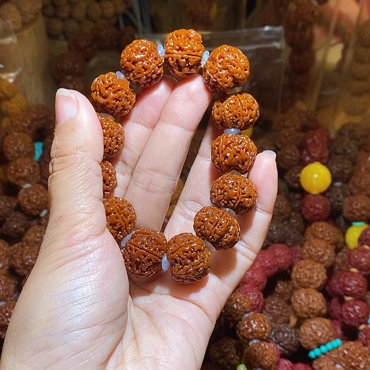 向***盼吊坠金刚菩提186玉华肉一物