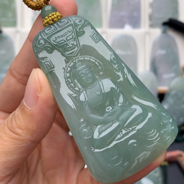 翡翠未镶嵌颈饰大日如来