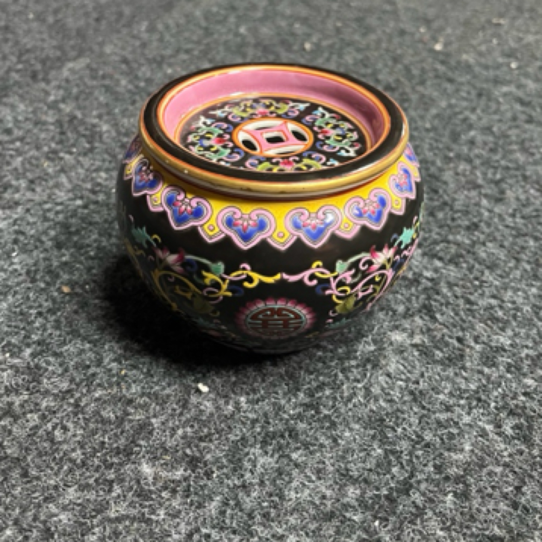 乌金釉铜钱纹水洗罐