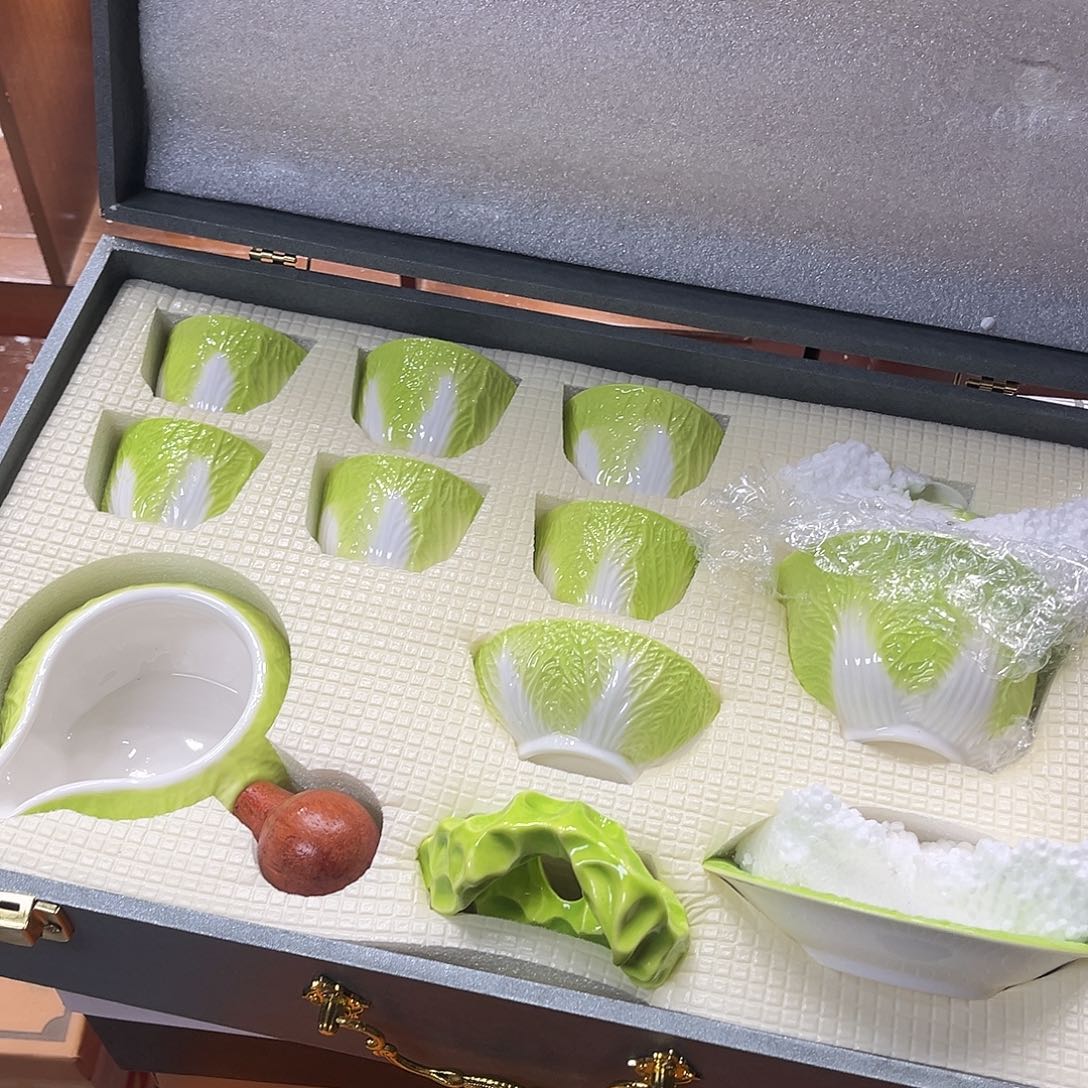 孤品茶具套装等。            