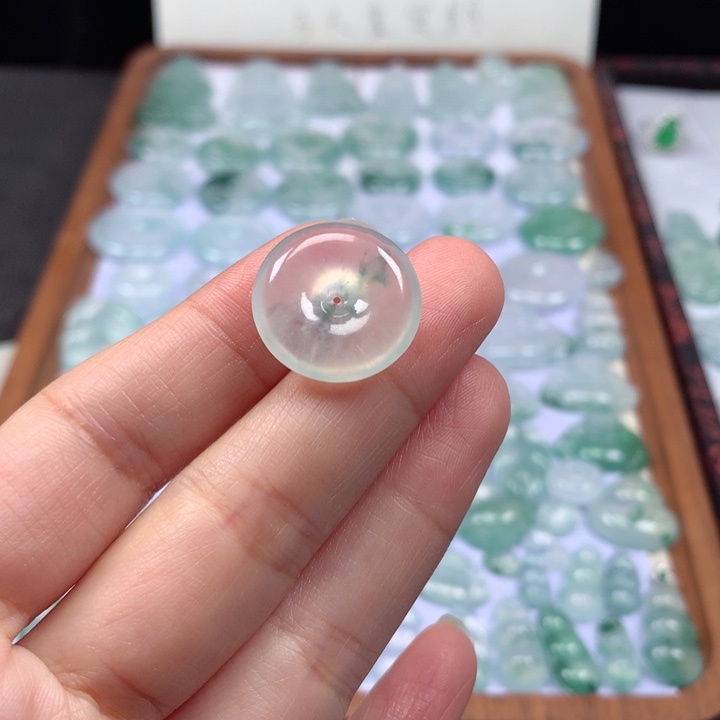 颈饰未镶嵌翡翠冰种飘花平安扣