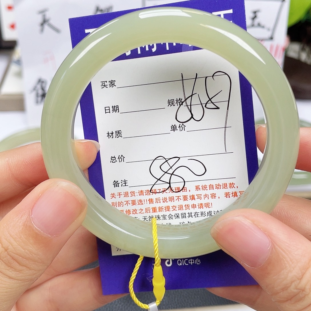 和田玉手镯未镶嵌