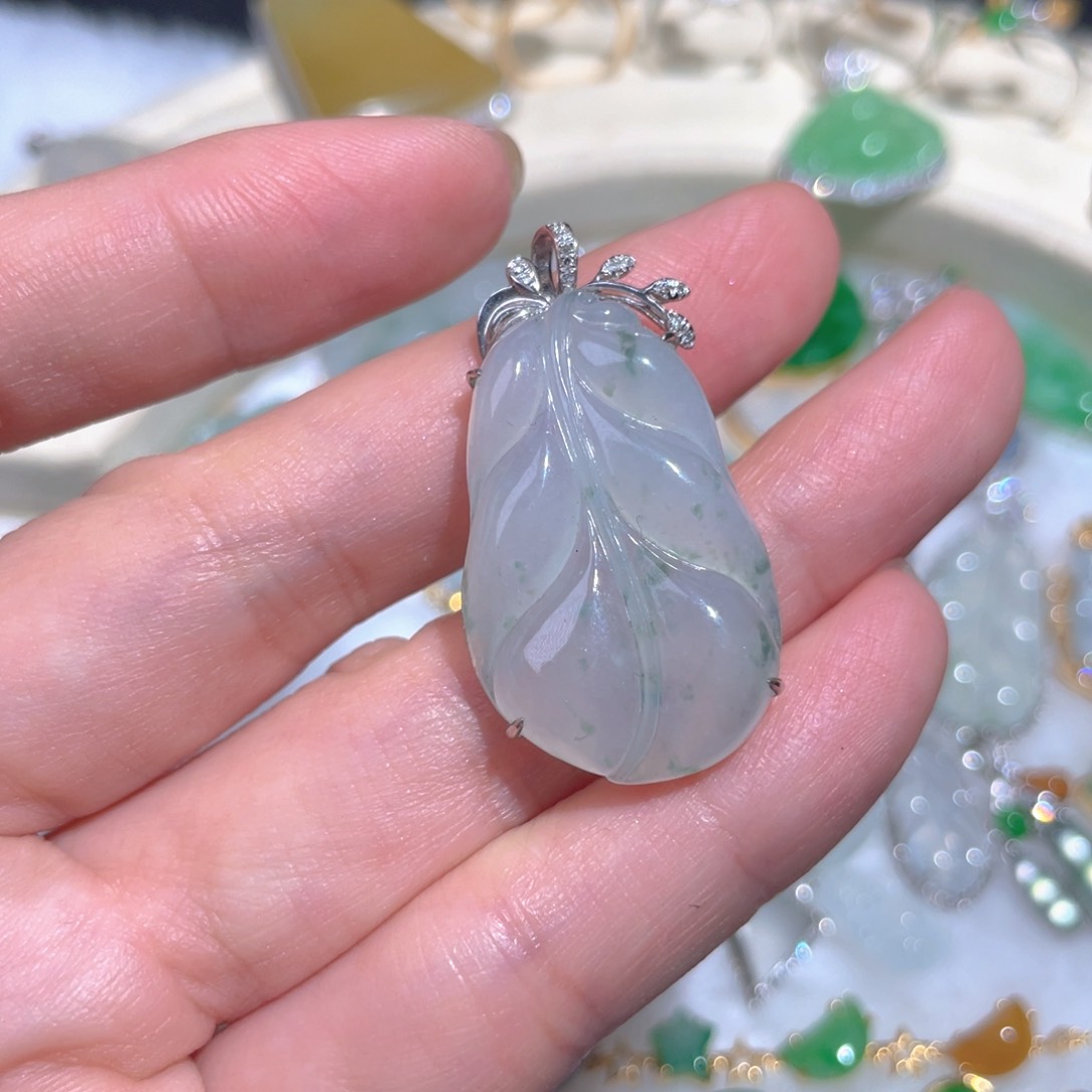 翡翠颈饰18K金镶嵌翡翠