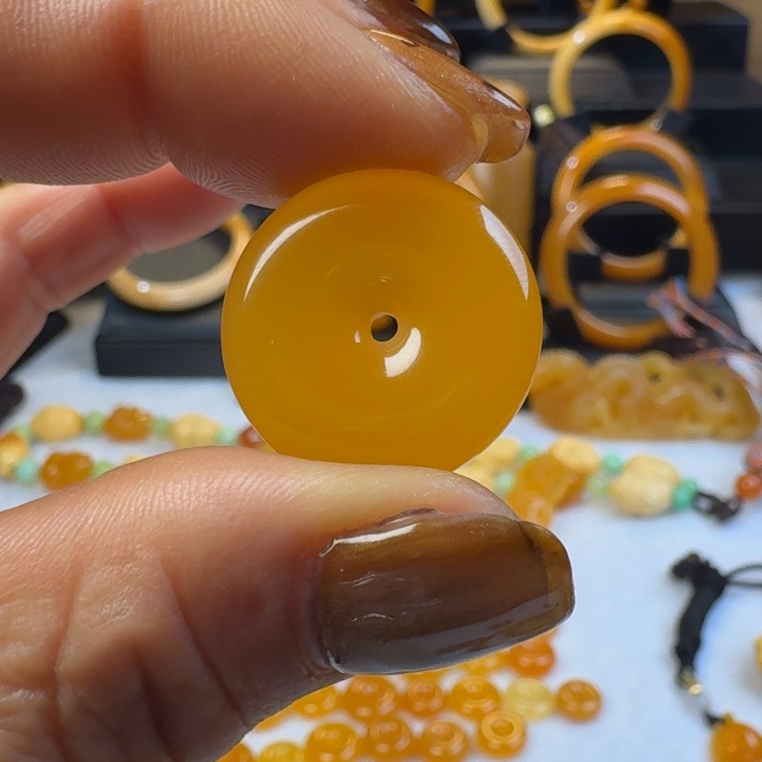 石***缘石英质玉（缅黄）合金手链