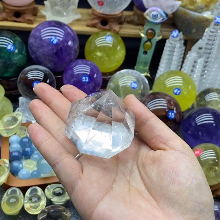 石材天然白水晶大钻石