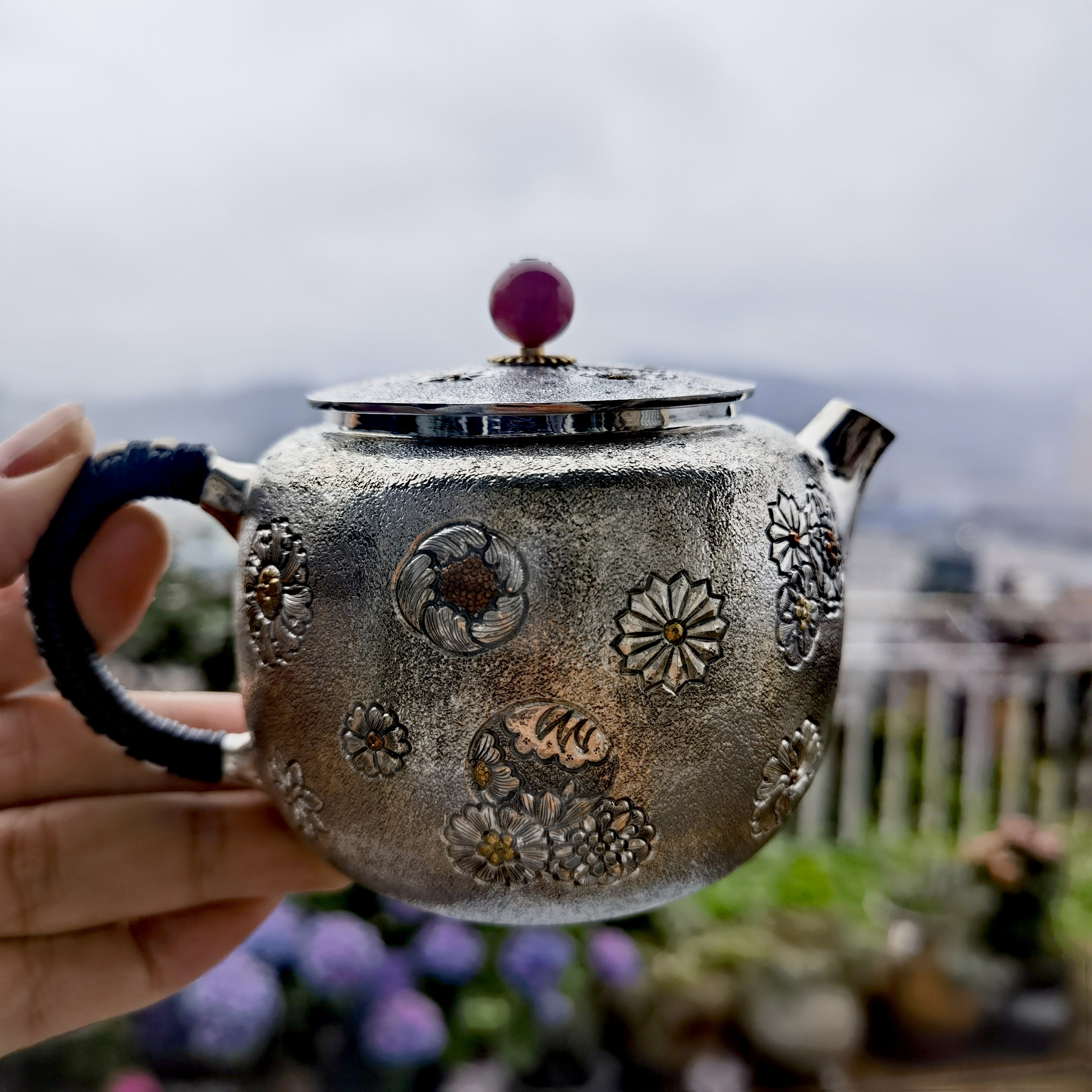 鹤庆手工制作足银小泡茶壶
