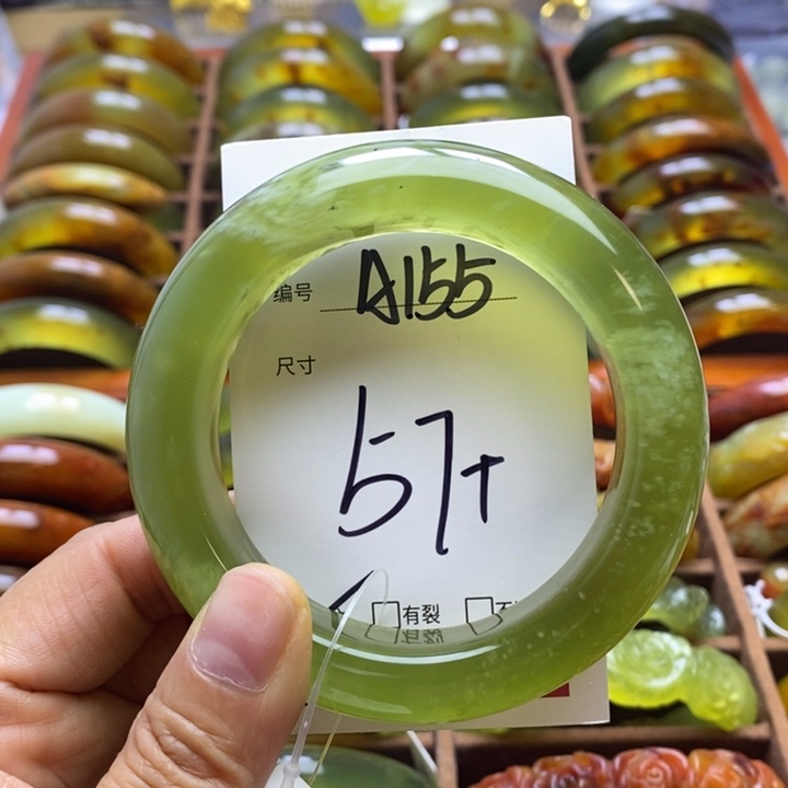 蛇纹石玉手镯未镶嵌