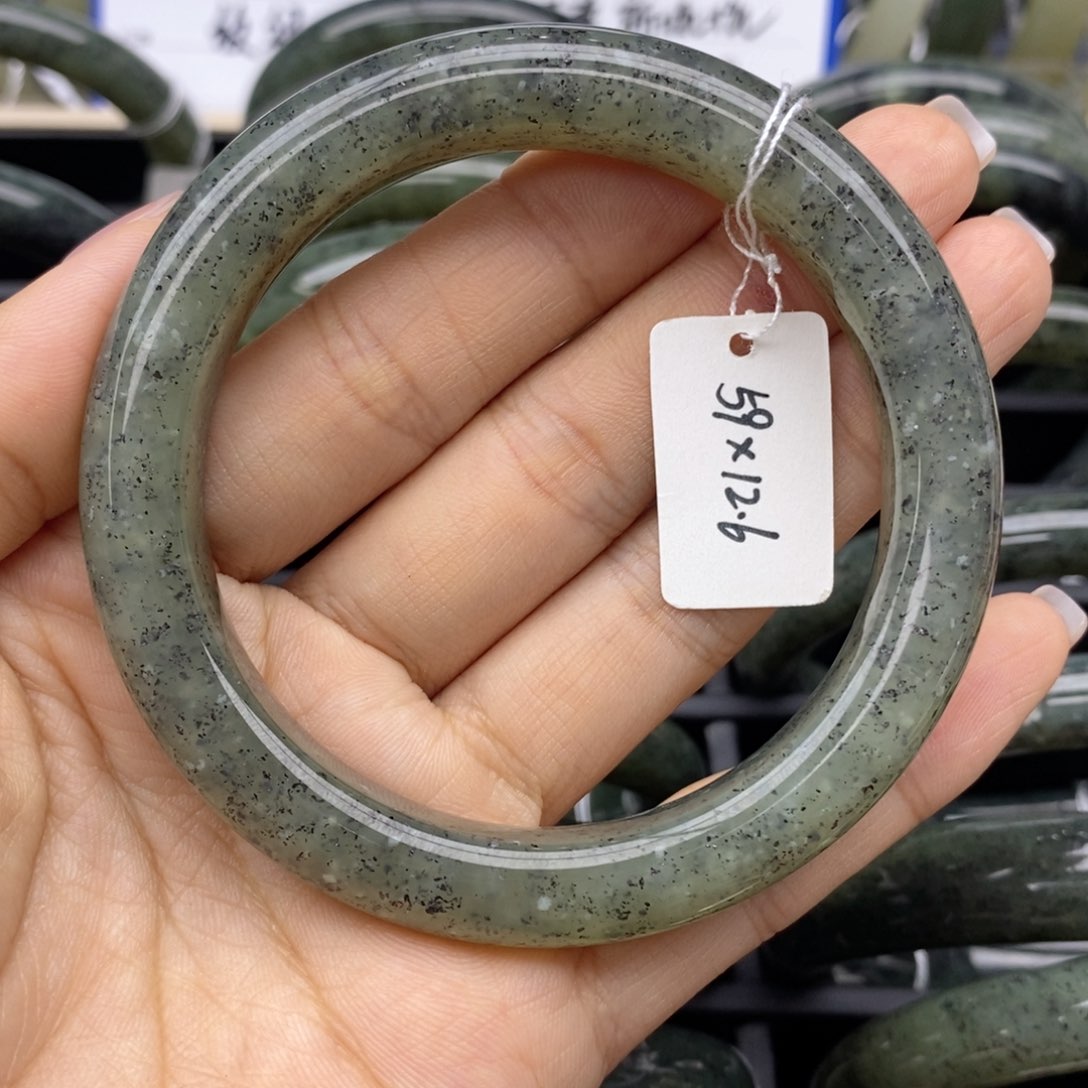 和田玉手镯未镶嵌翟*圆卡59