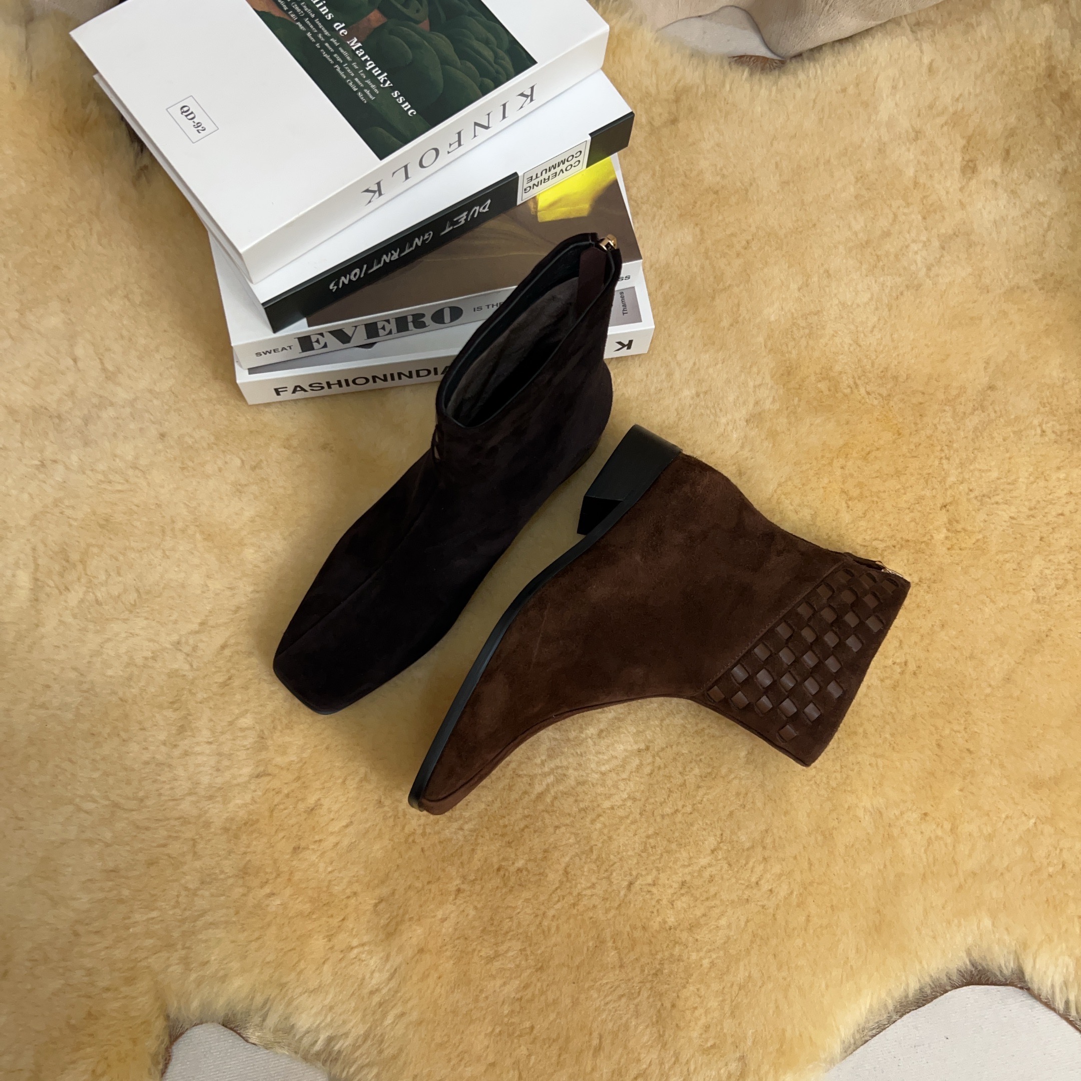 3cm,冬季高级感女士真皮百搭气质加绒方头粗跟瘦瘦靴女靴X206