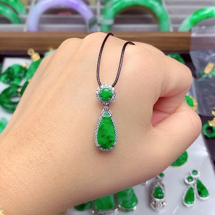 翡翠颈饰银S925镶嵌翡翠