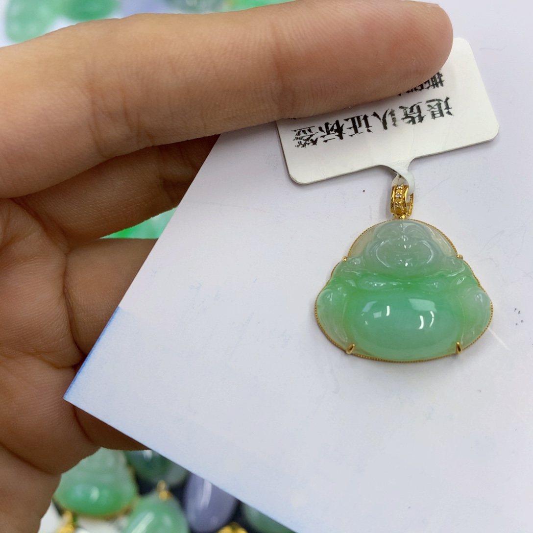 翡翠18K金镶嵌颈饰翡翠