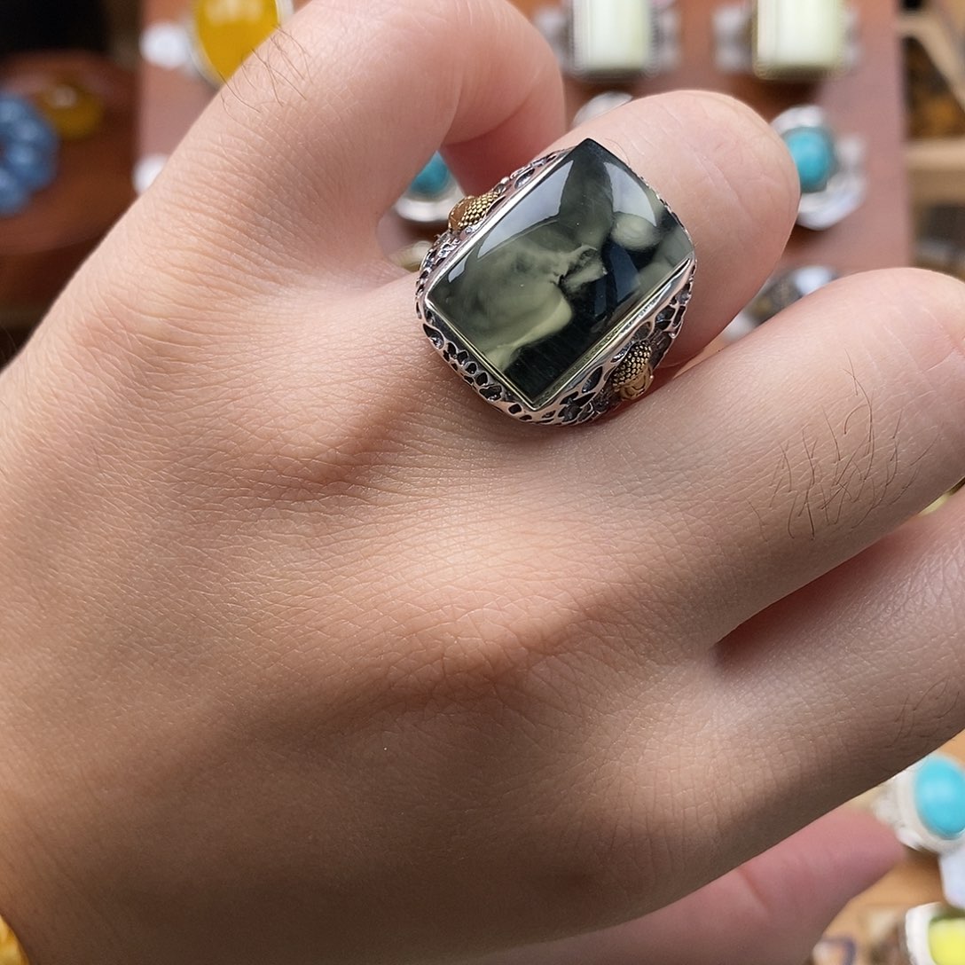 琥珀戒指未镶嵌明**风琥珀