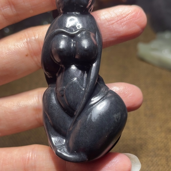 和田玉未镶嵌把件