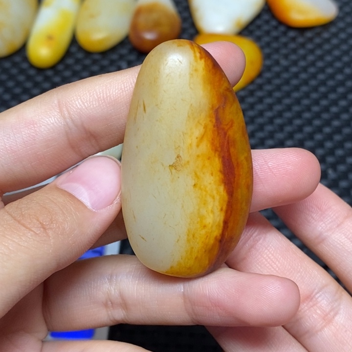 和田玉未镶嵌把件