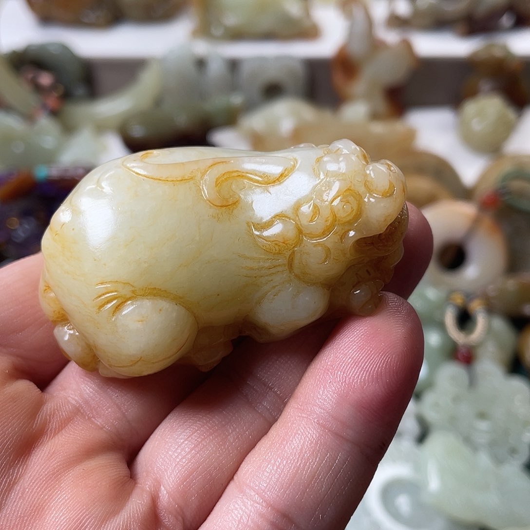 周***焙和田玉未镶嵌颈饰