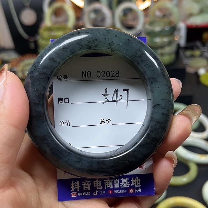 菲***鸟蛇纹石玉未镶嵌手镯