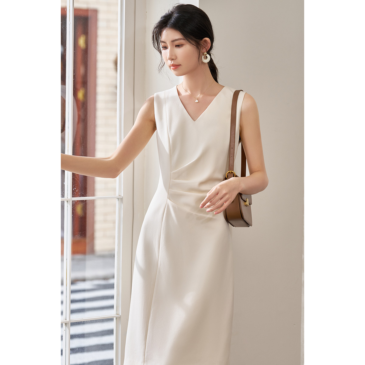 米思阳春季新派简约气质纯色修身连衣裙收腰内搭连衣裙5M24CL4027