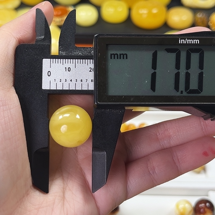 ****方琥珀颈饰未镶嵌圆珠