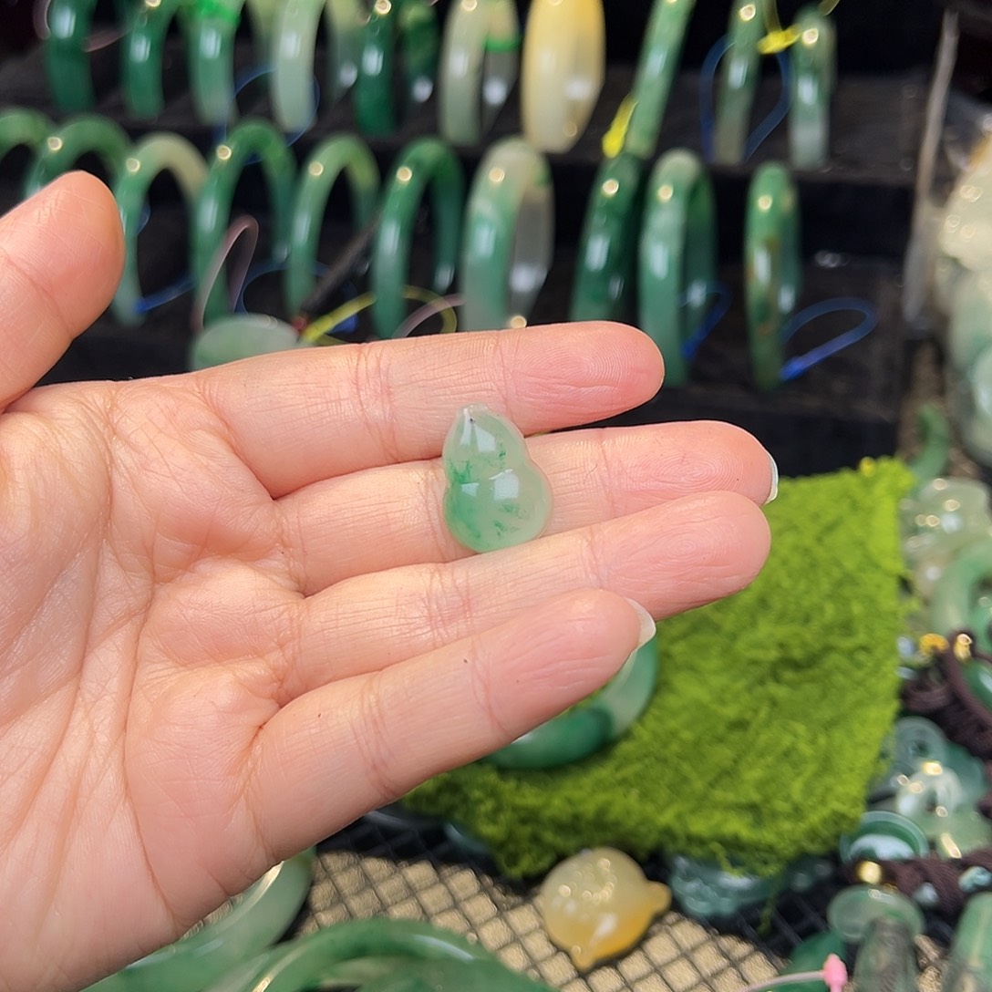 枫***、石英质玉未镶嵌手链