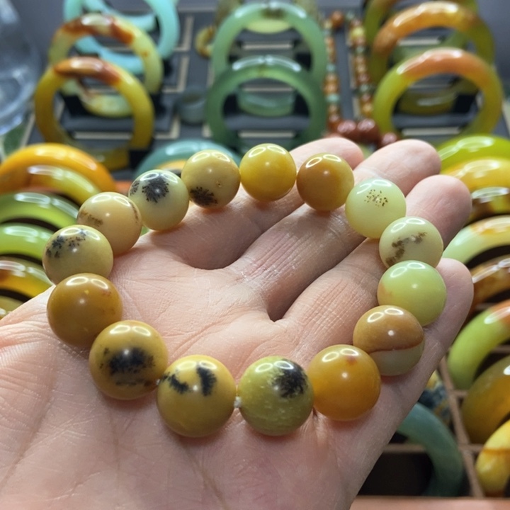 蛇纹石玉手镯未镶嵌